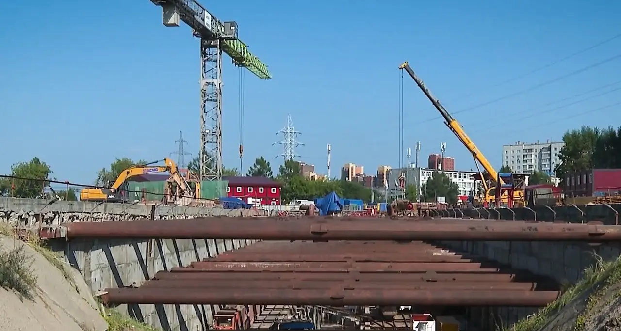 На стройплощадке метро, "Высотная"