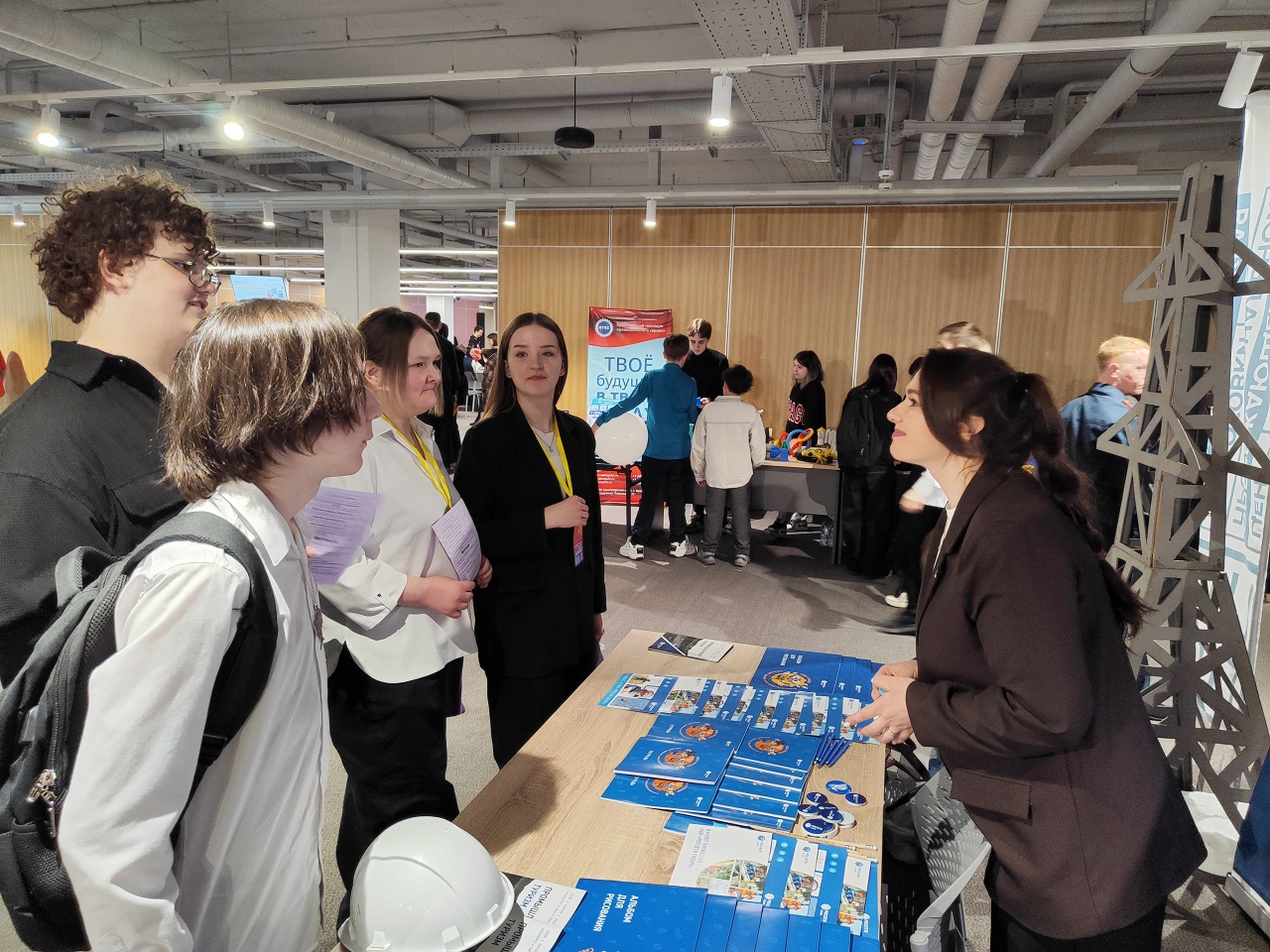 Школьники знакомятся с профессией энергетика