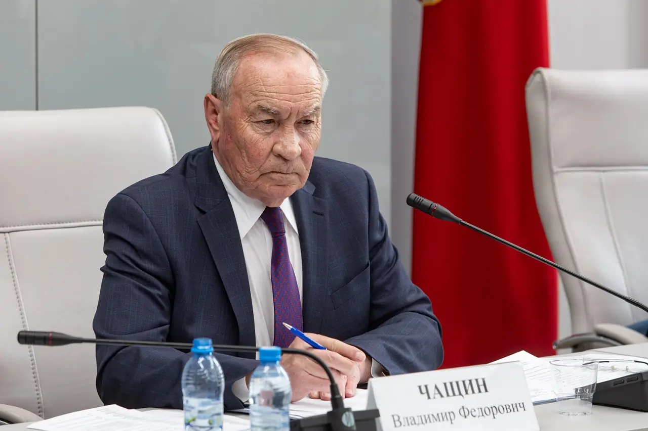 Депутат Владимир Чащин
