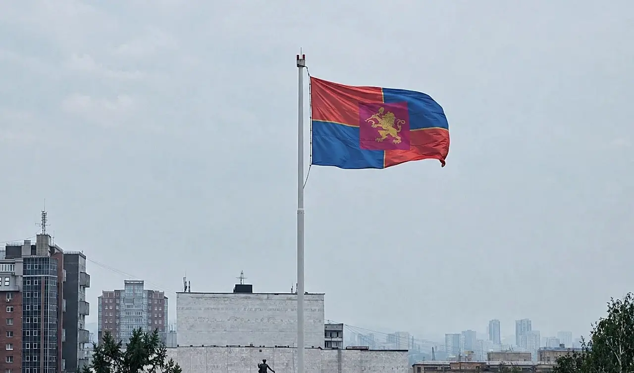 Поднятие флага Красноярска