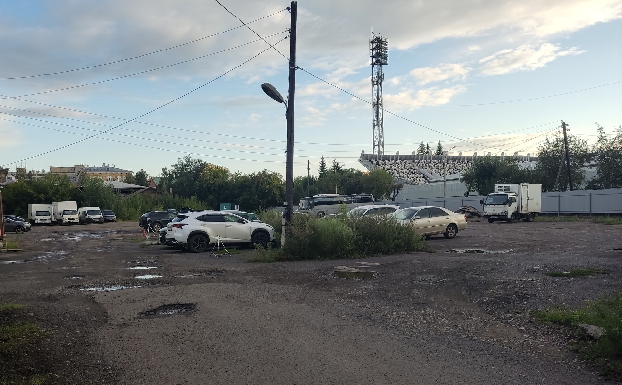 Автостоянка на месте будущего дома