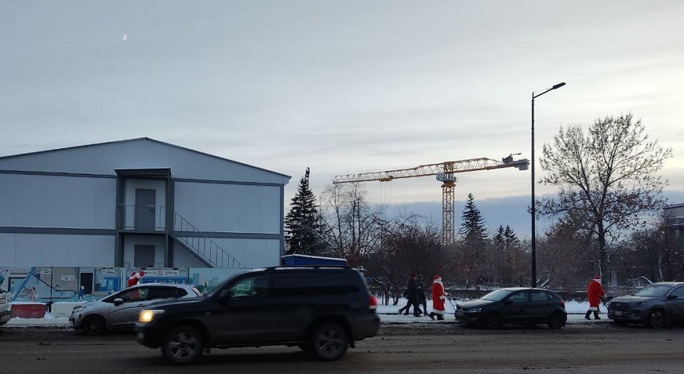 Деды Морозы на Мира