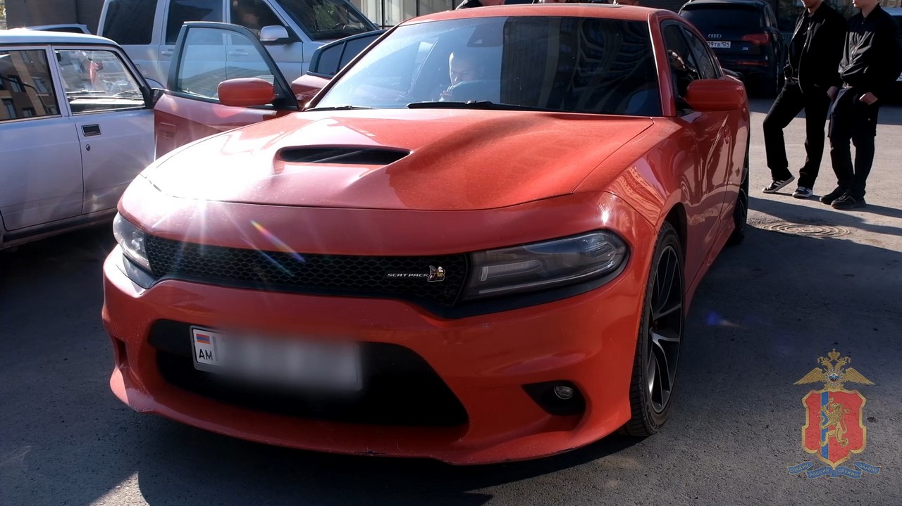 Директор ездил на дорогом Dodge 