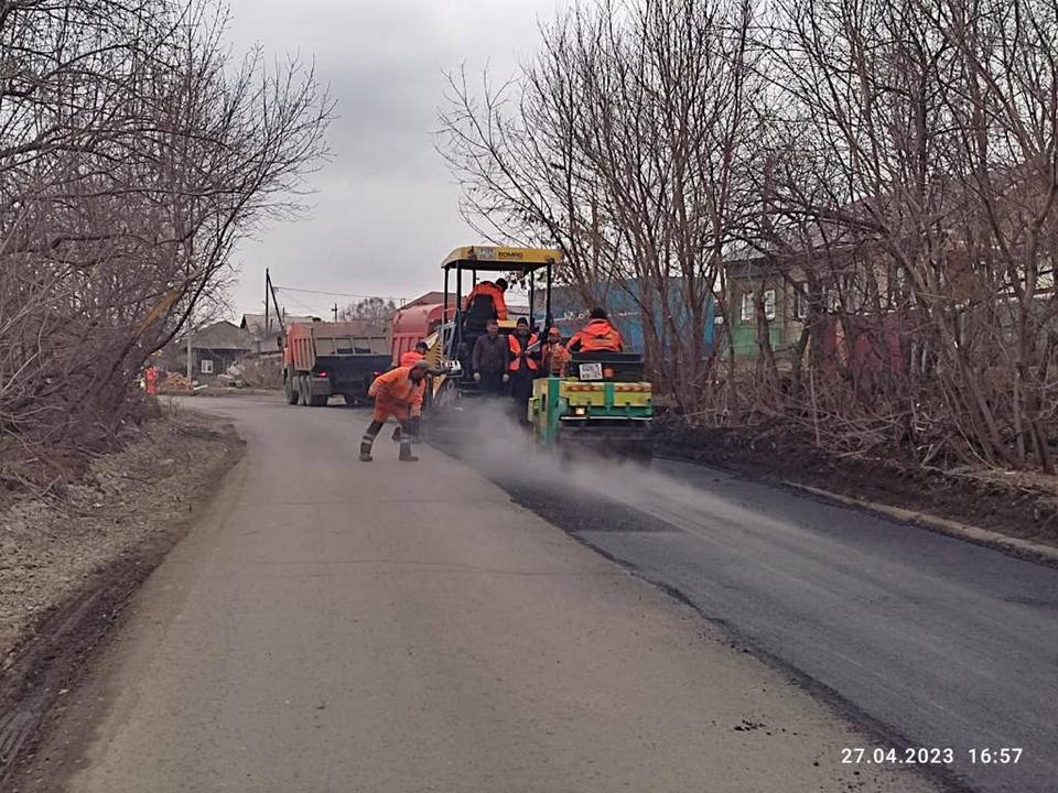 В Красноярске уложили первый асфальт в этом году