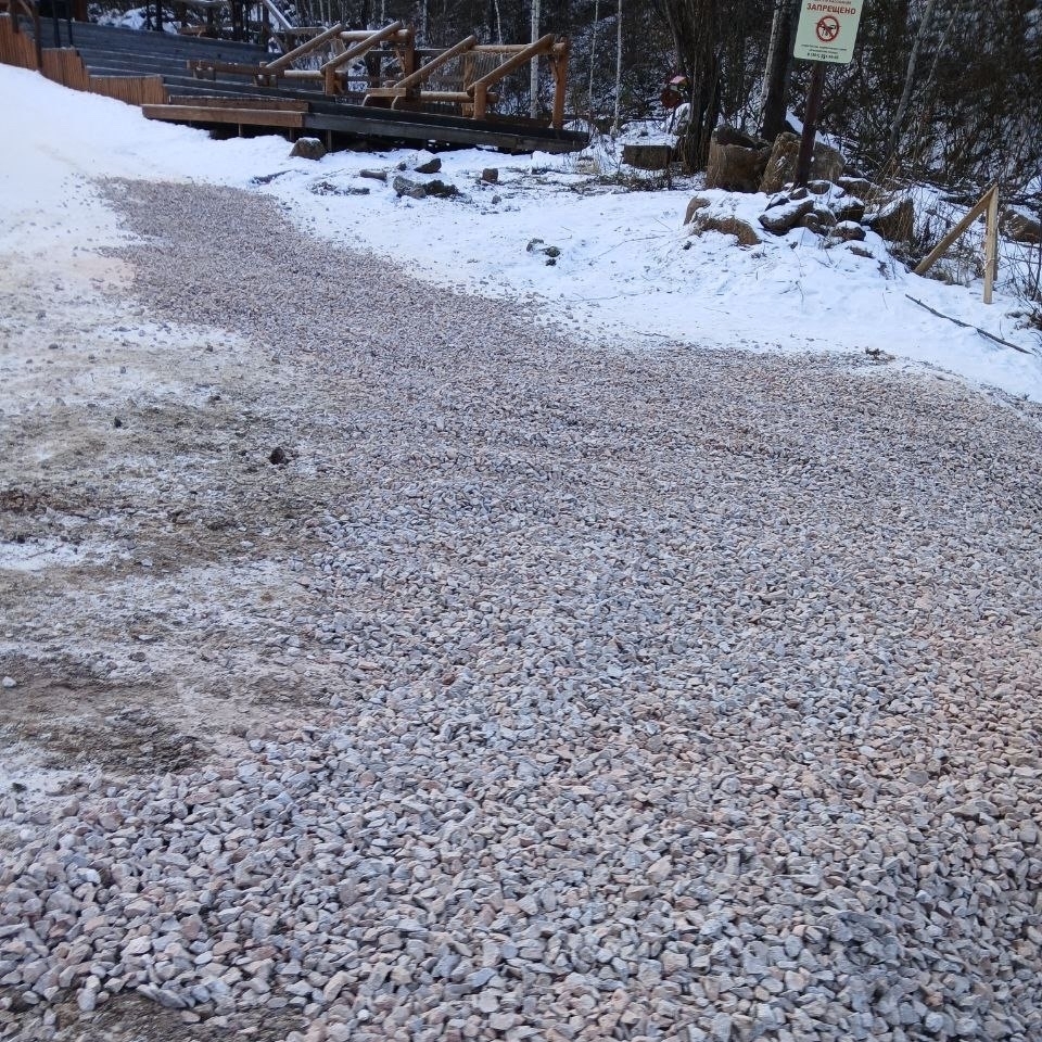 На Столбах отремонтировали дорогу через ручей Моховой