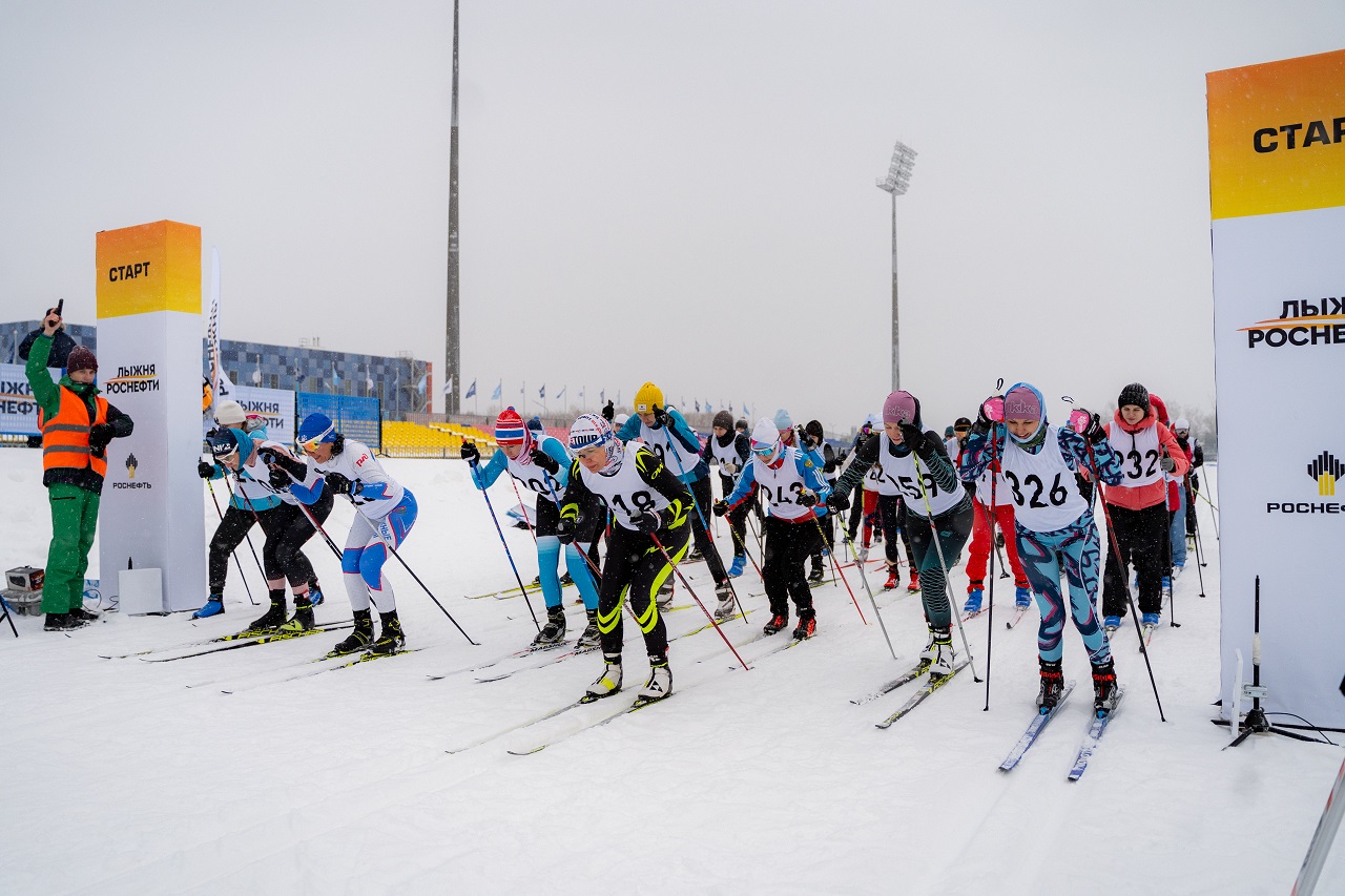 Лыжники "Роснефти" участвуют в гонке