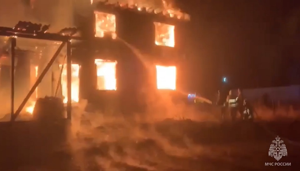 Пожар в поселке Топольки-1