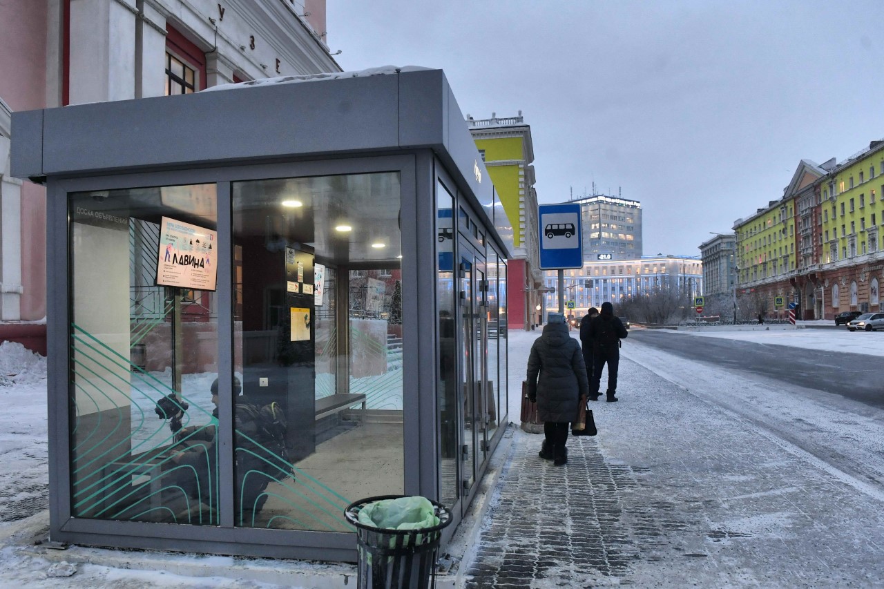 Теплая автобусная остановка в Норильске