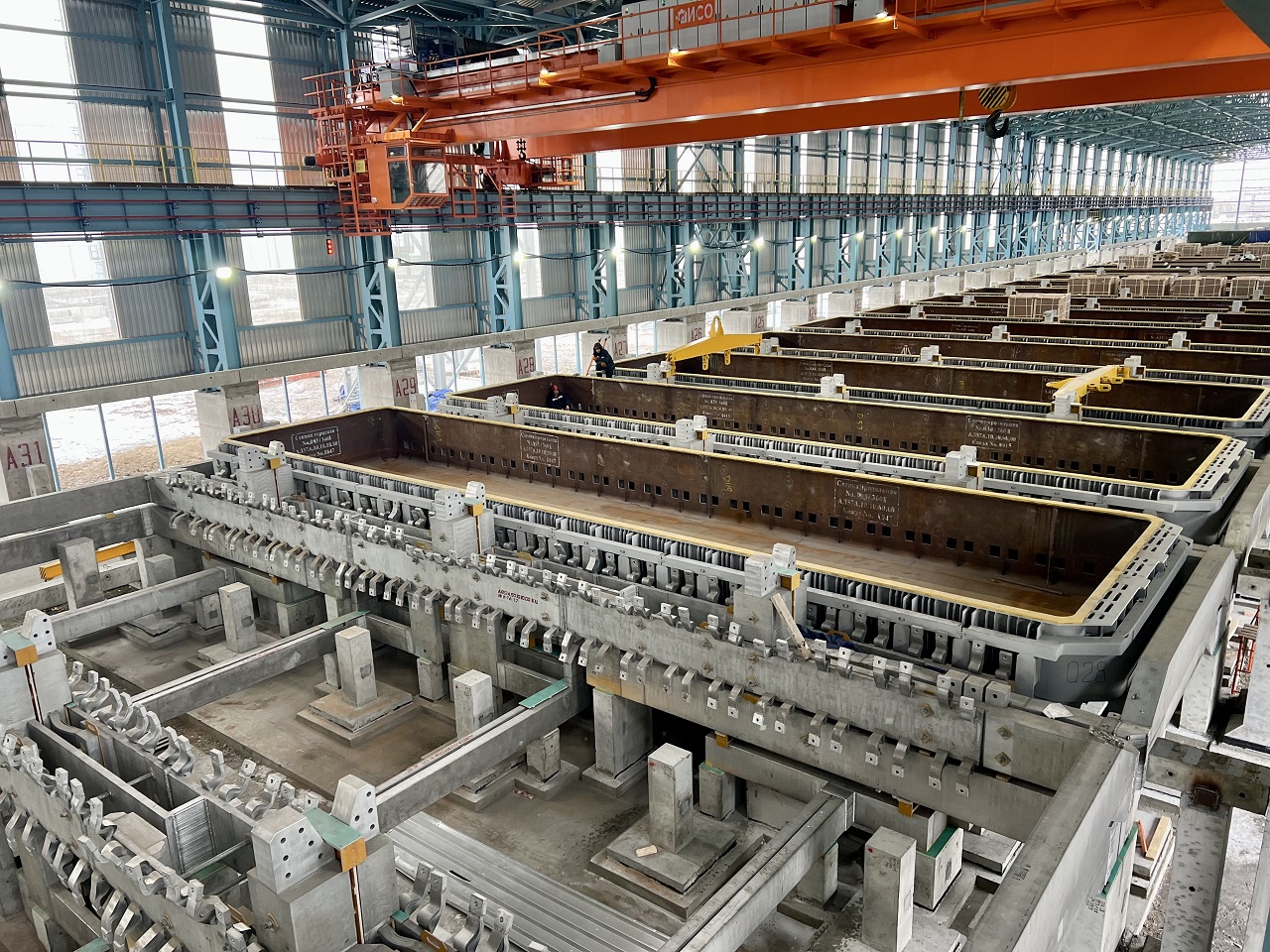 Монтаж электролизных ванн