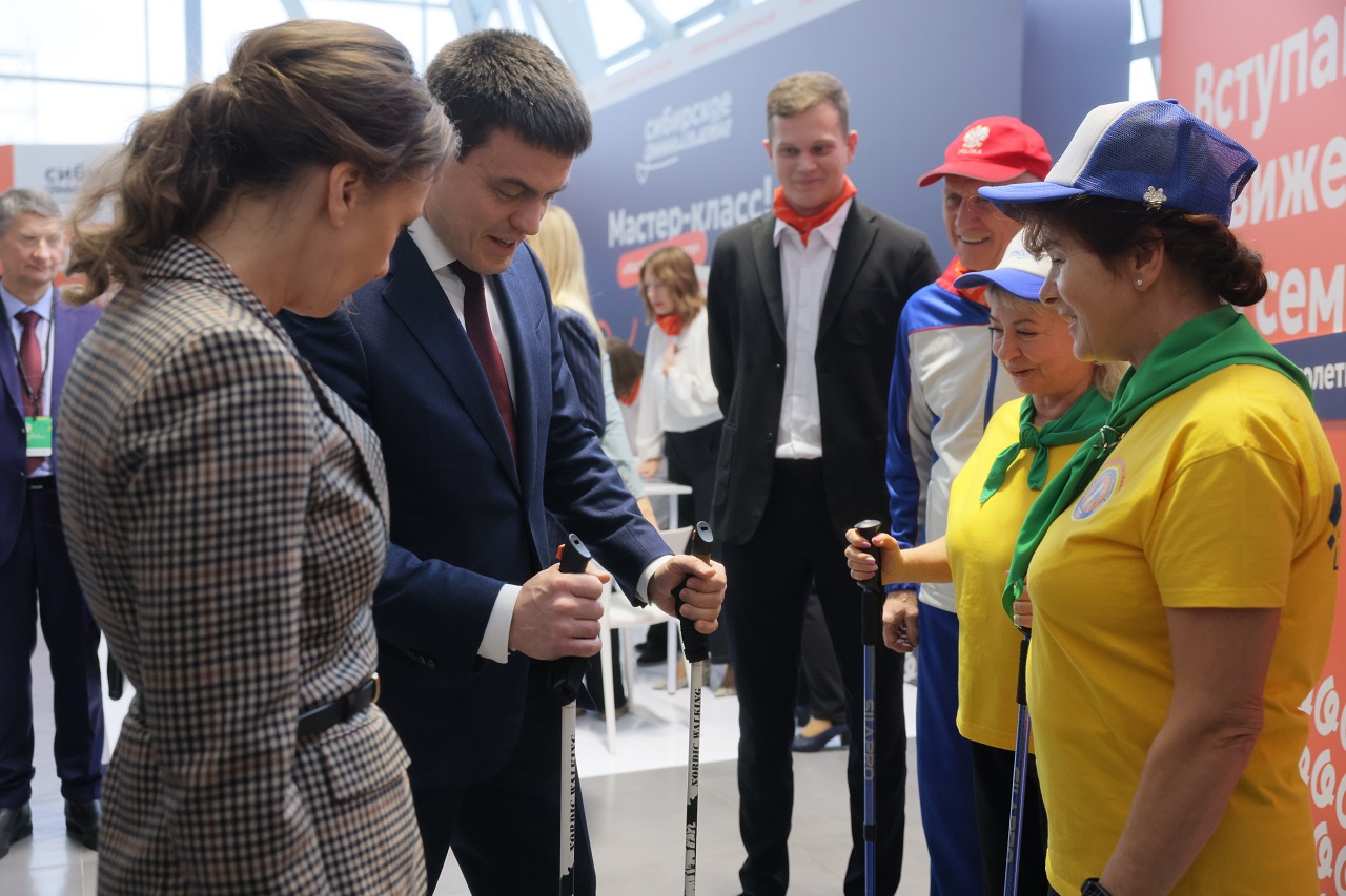 Анна Кузнецова и Михаил Котюков на форуме