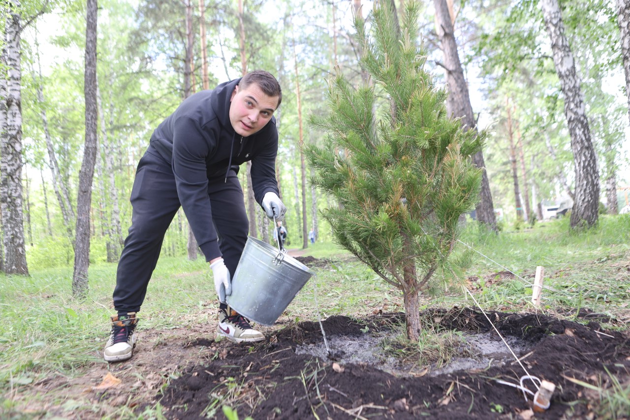 Депутат Иван Петров