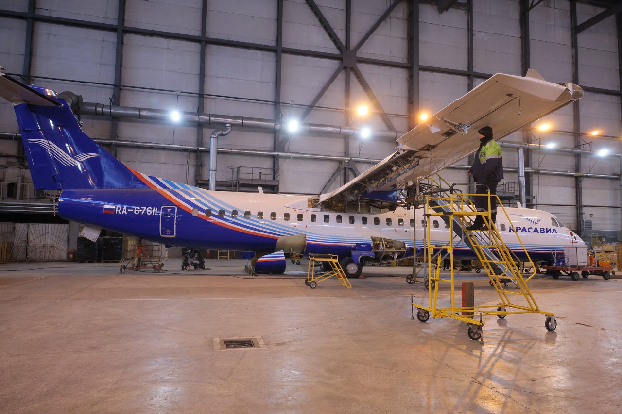 Самолет авиакомпании "КрасАвиа"