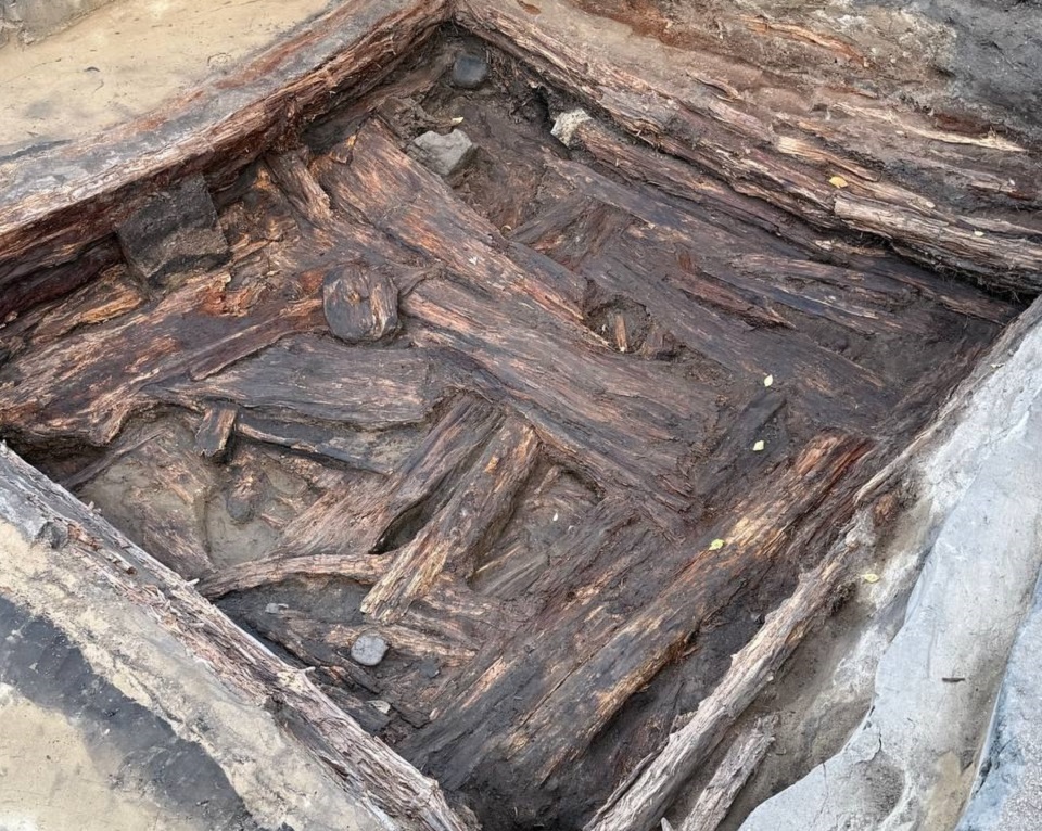 Остатки деревянного погреба в Заледеево