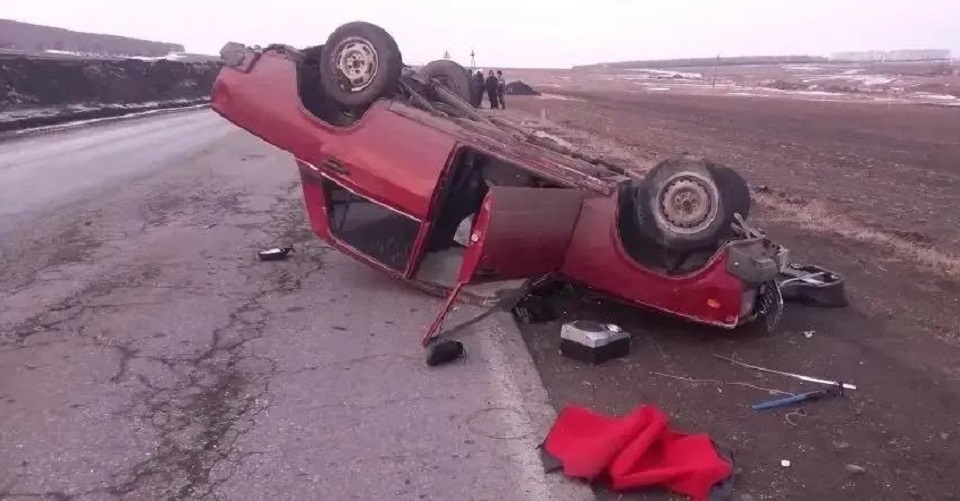 ВАЗ перевернулся на дороге