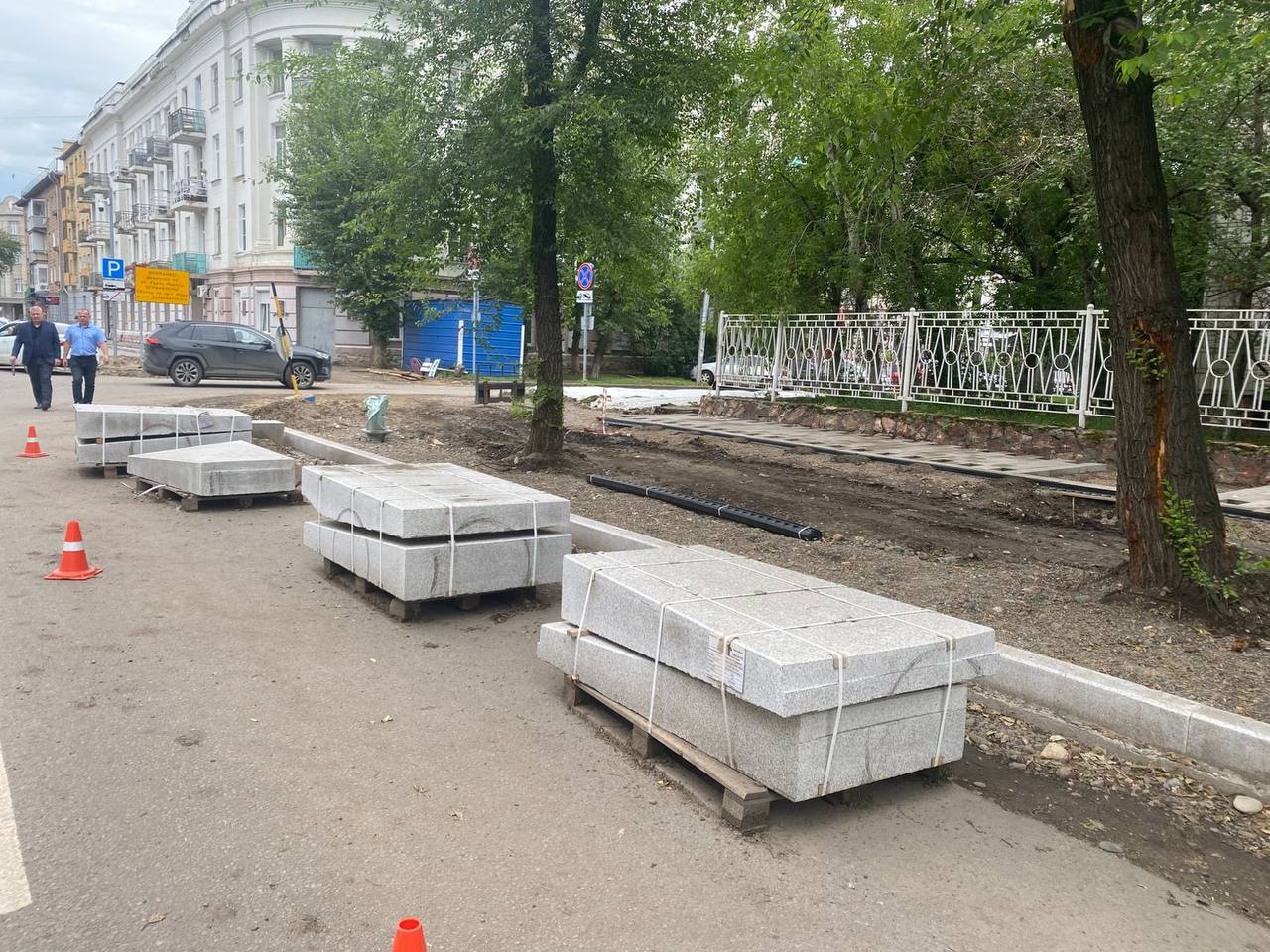 Тротуары центра Красноярска обрамят гранитом