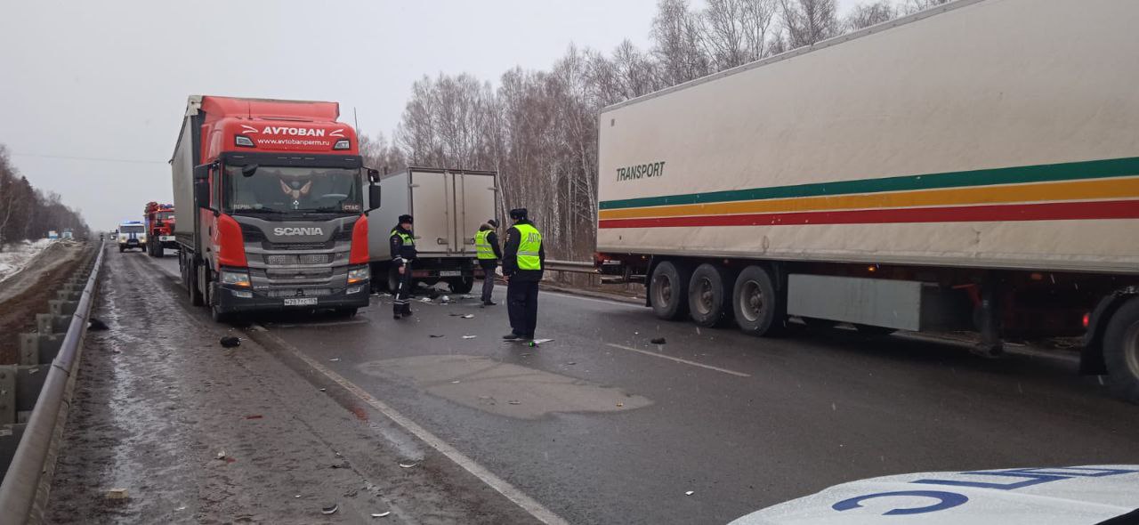 На трассе «Сибирь» в Красноярском крае погибли двое водителей