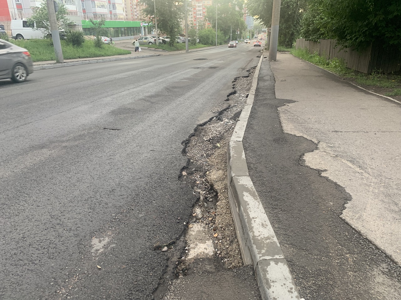 Ливни размывают недоделанную дорогу на Киренского в Красноярске