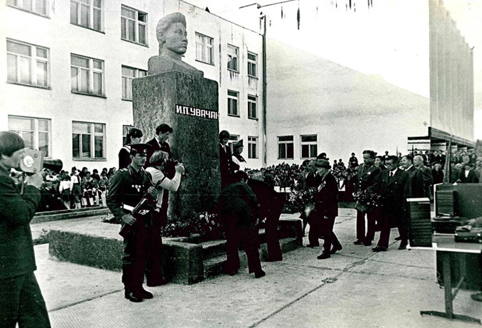 открытие памятника Увачану