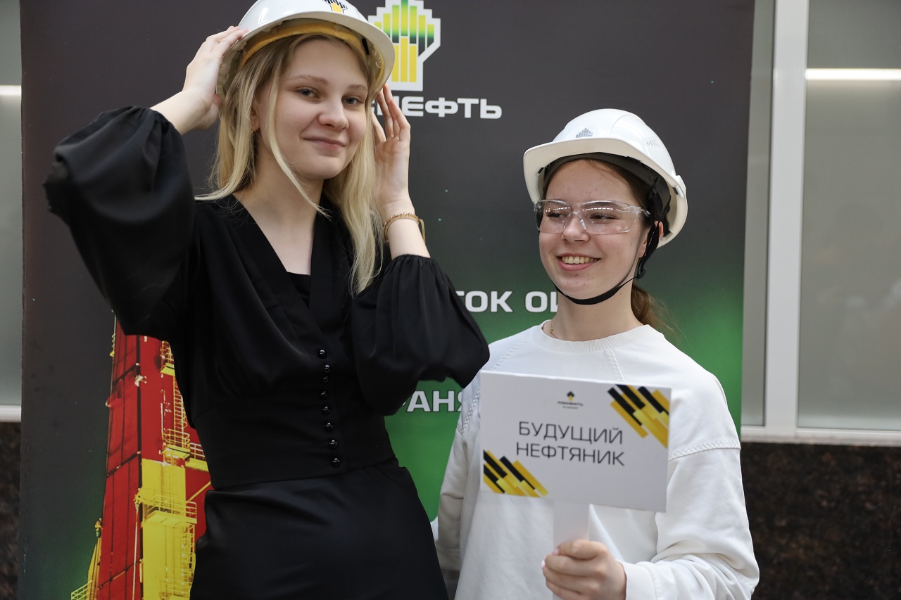 Студенты на Неделе карьеры