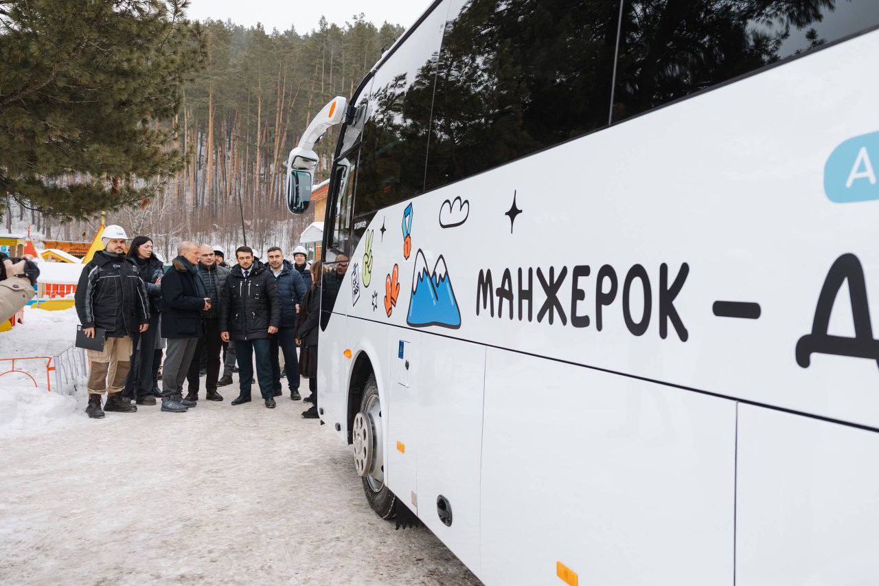 Автобус передали больнице в селе Манжерок