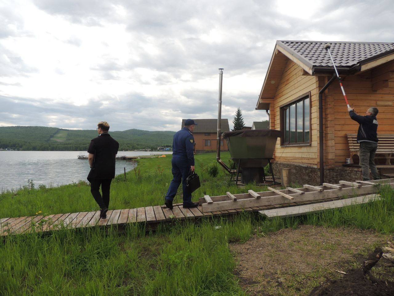 Проверка прокуратуры на озере Большом в деревне Парная