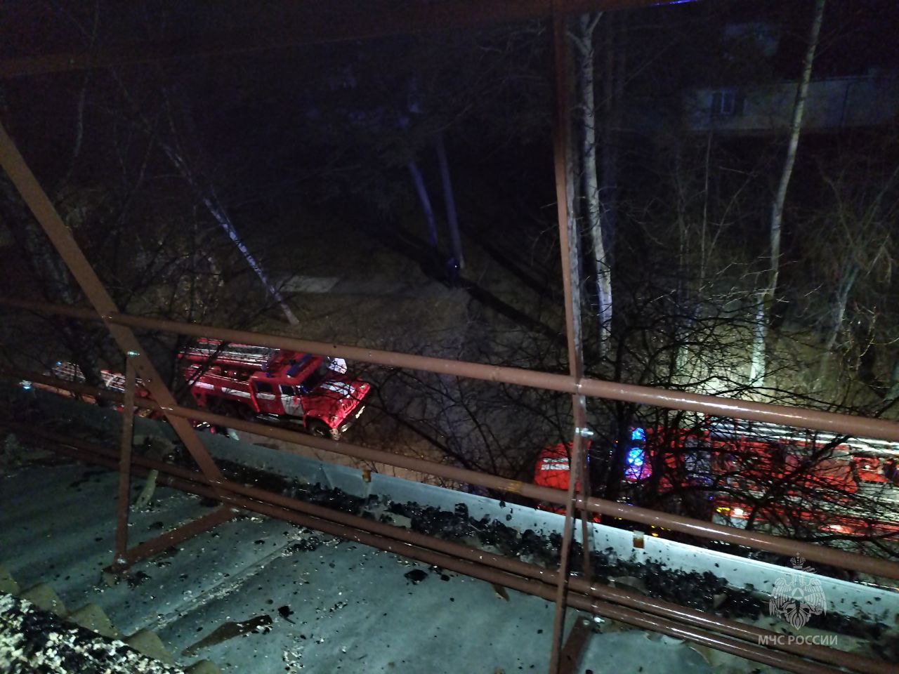 Пожар на крыше дома в Назарово