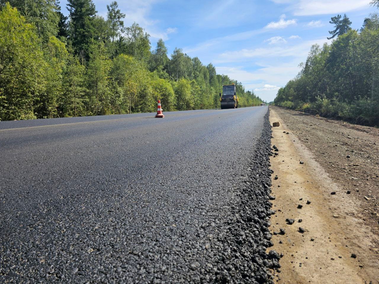 Укладка асфальта на дороге в Богучаны