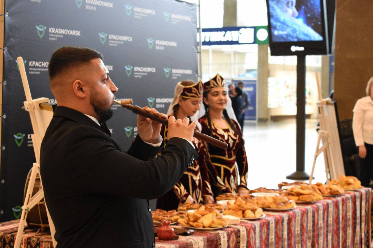 Рейс в Ереван, праздник в аэропорту