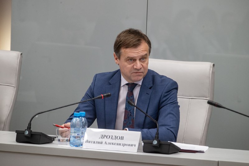 Депутат Виталий Дроздов