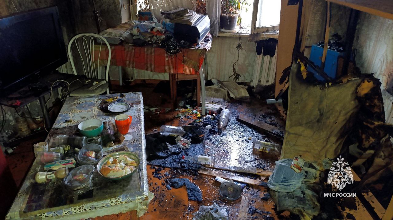 Последствия пожара в кквартире, где погиб мужчина