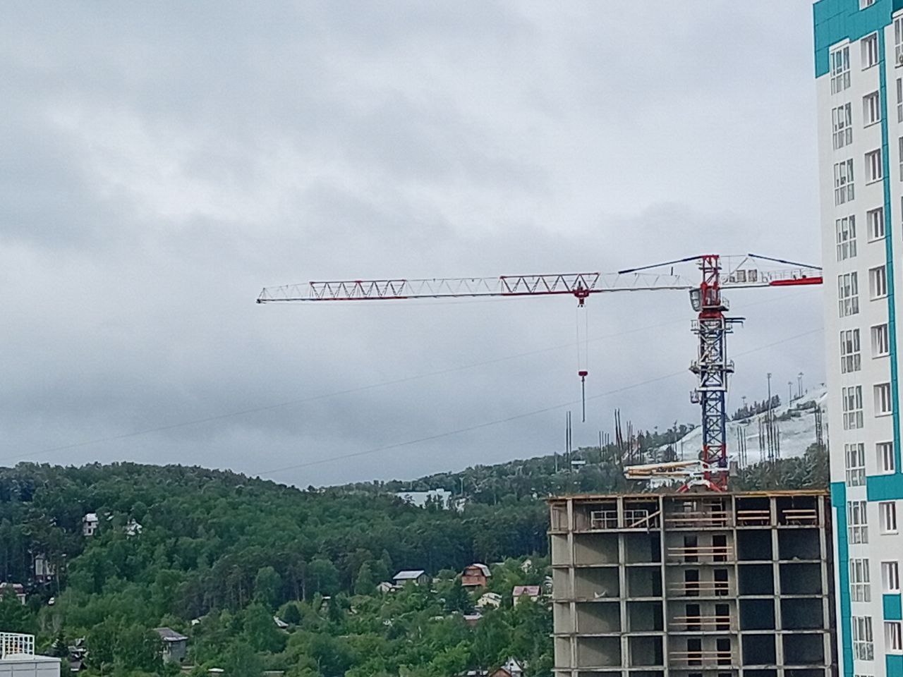 Сопка, покрытая снегом