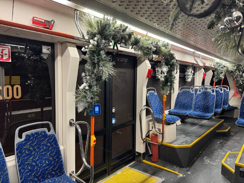 Украшенный трамвай в Красноярске