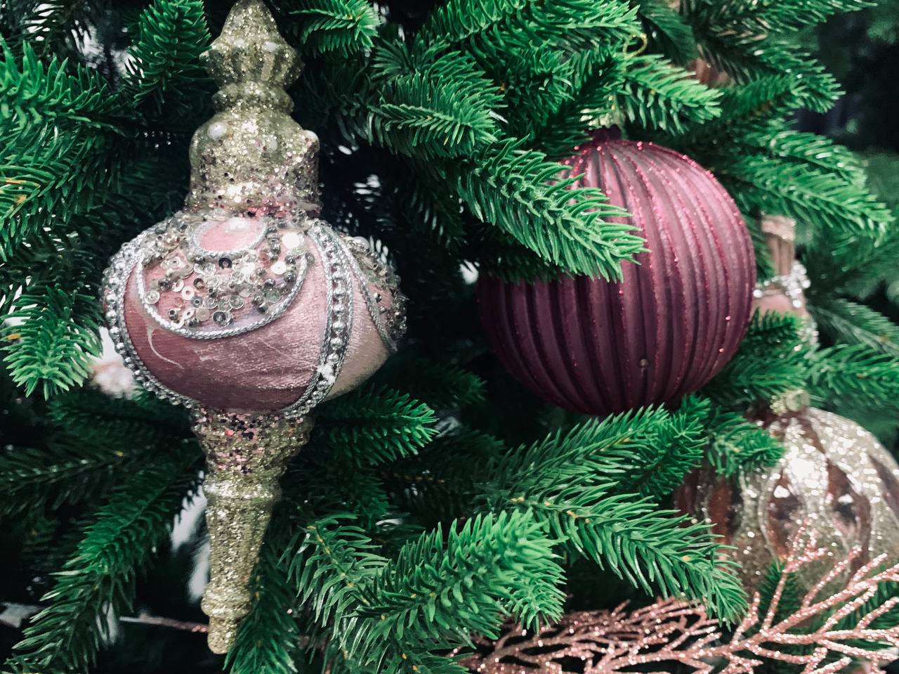 Игрушки на елке