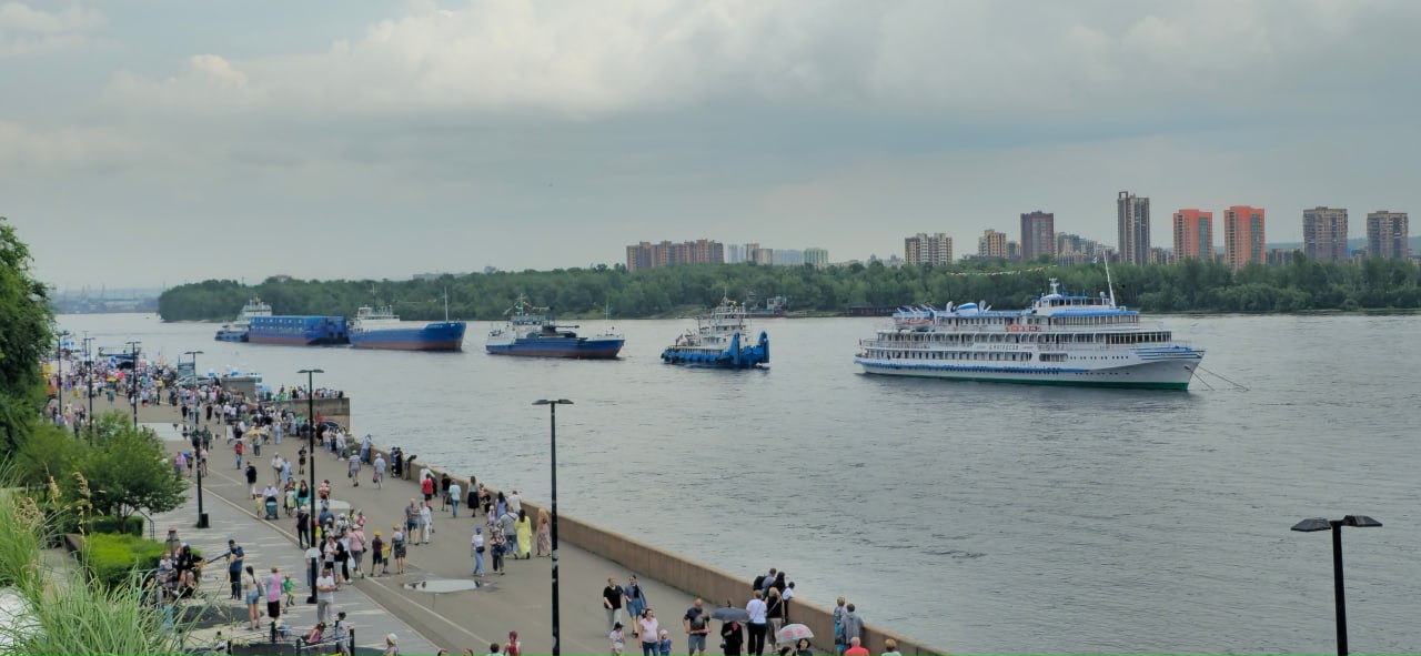 Парад судов на Енисее