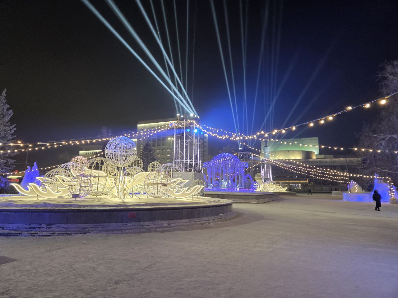 Освещение на Театральной площади