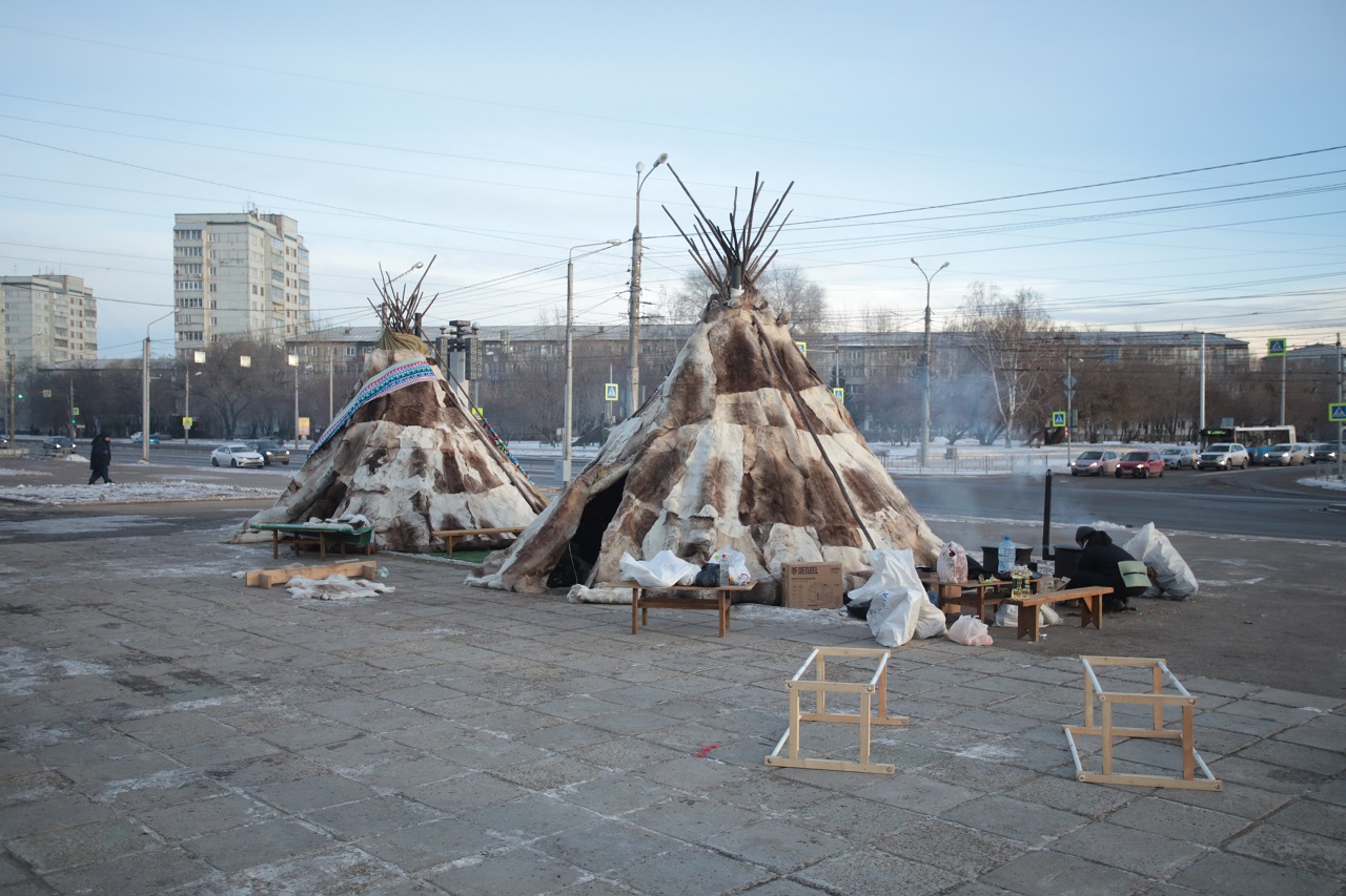 Этническое стойбище у Дворца труда
