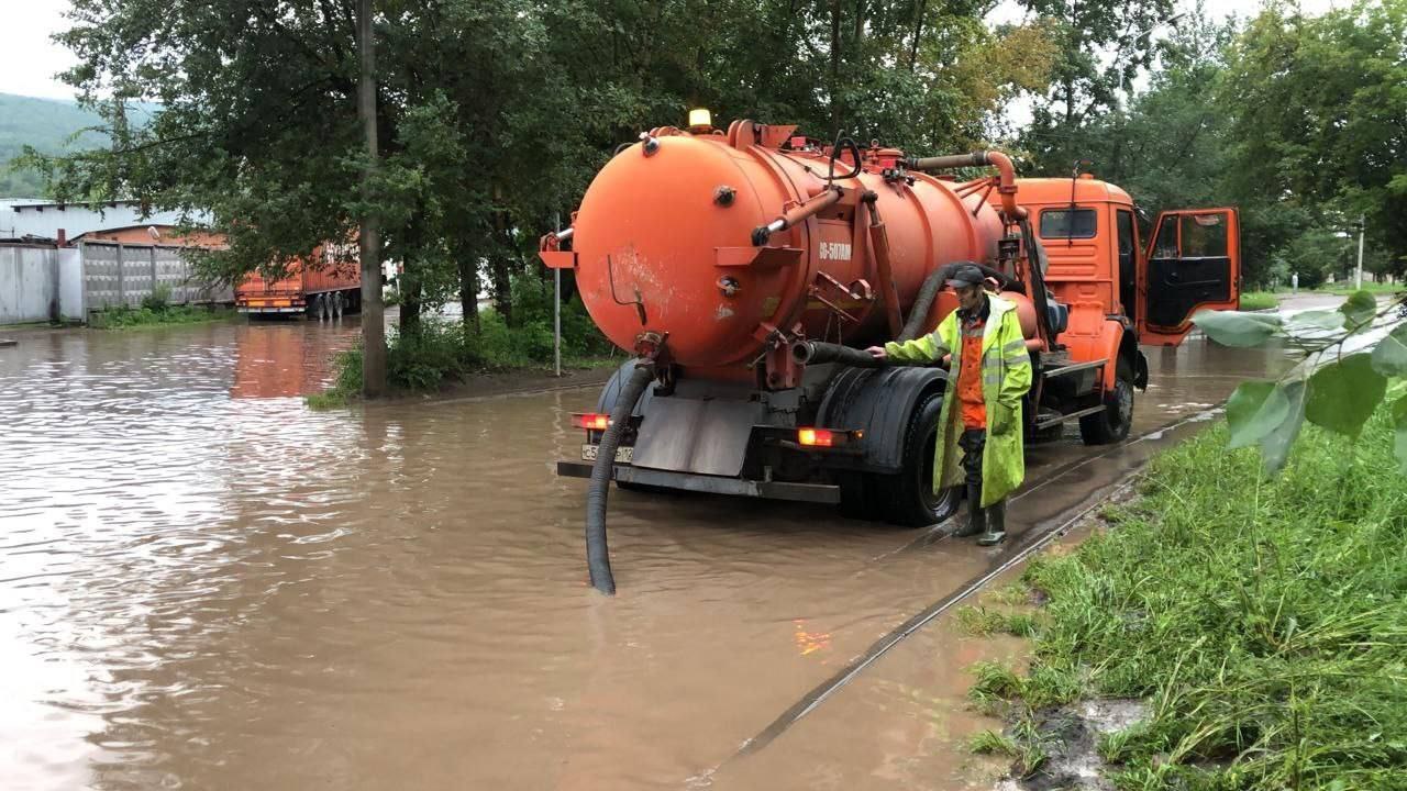 Откачка воды с улицы