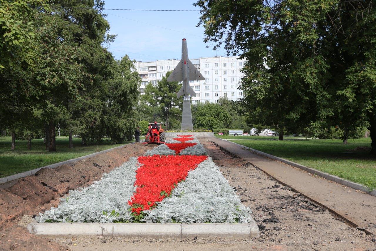 Самолет в сквере Авиаторов