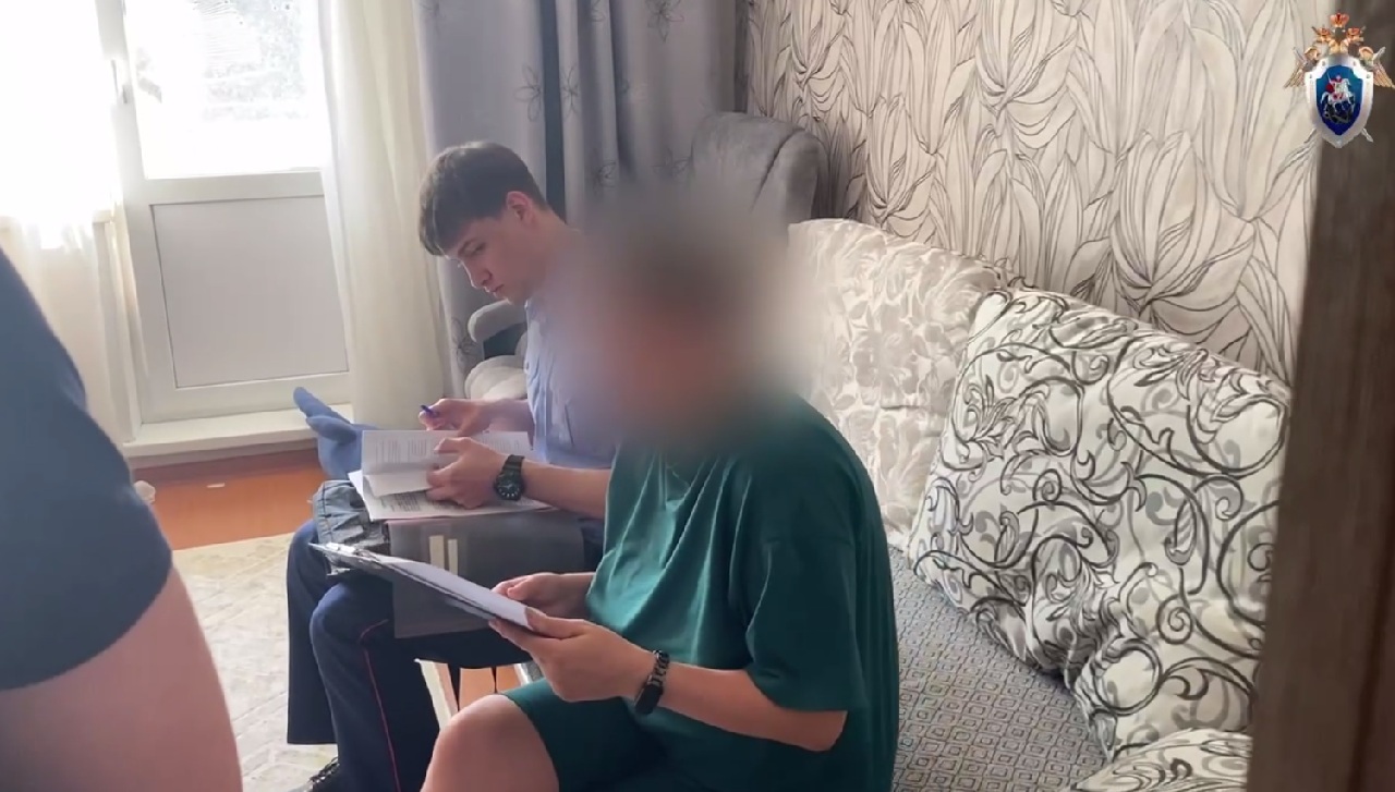 задержание подозреваемых на квартире