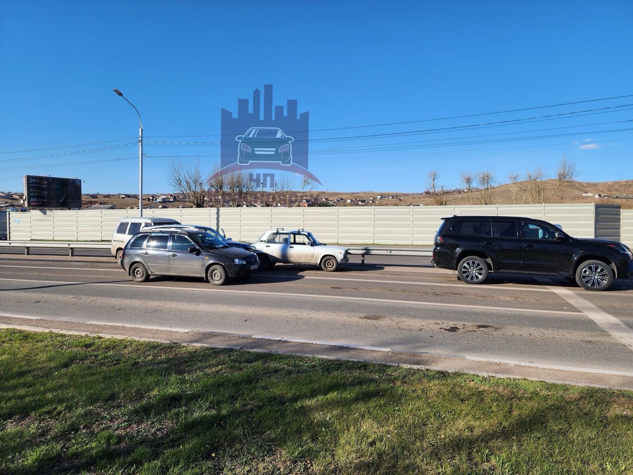 Несколько человек пострадали в массовом ДТП на Калинина в Красноярске