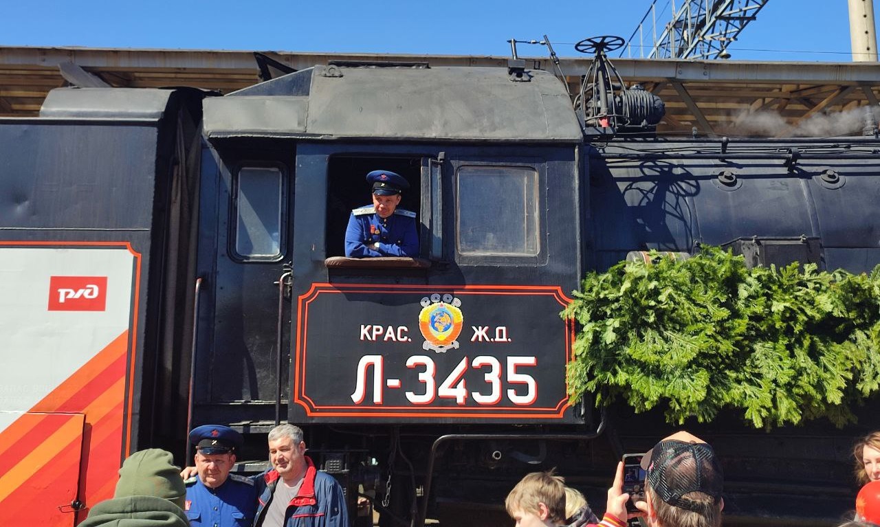 поезд победы на перроне в красноярске