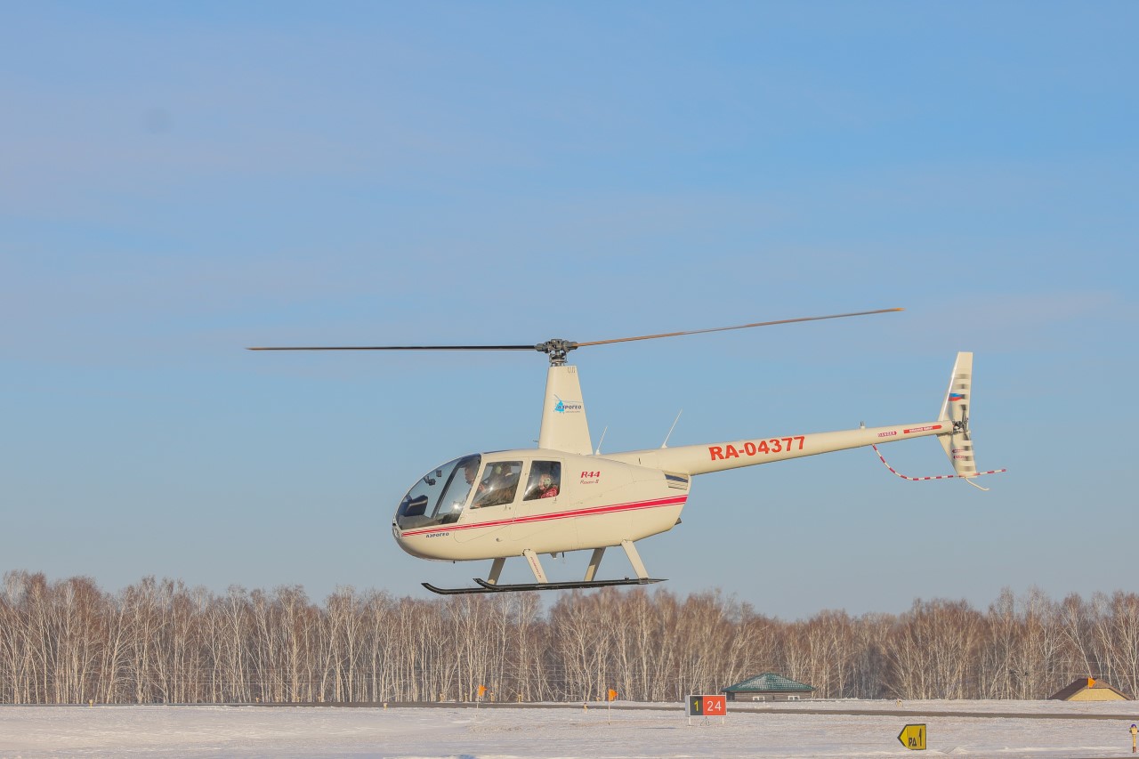 Вертолет компании АэроГео