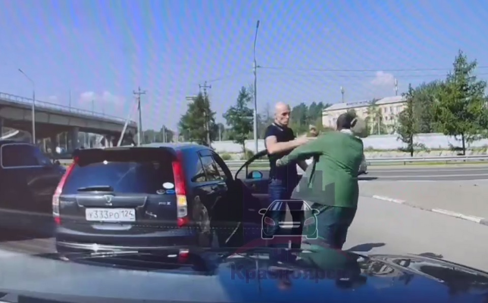 Депутата из Назарова проверяют после драки на дороге