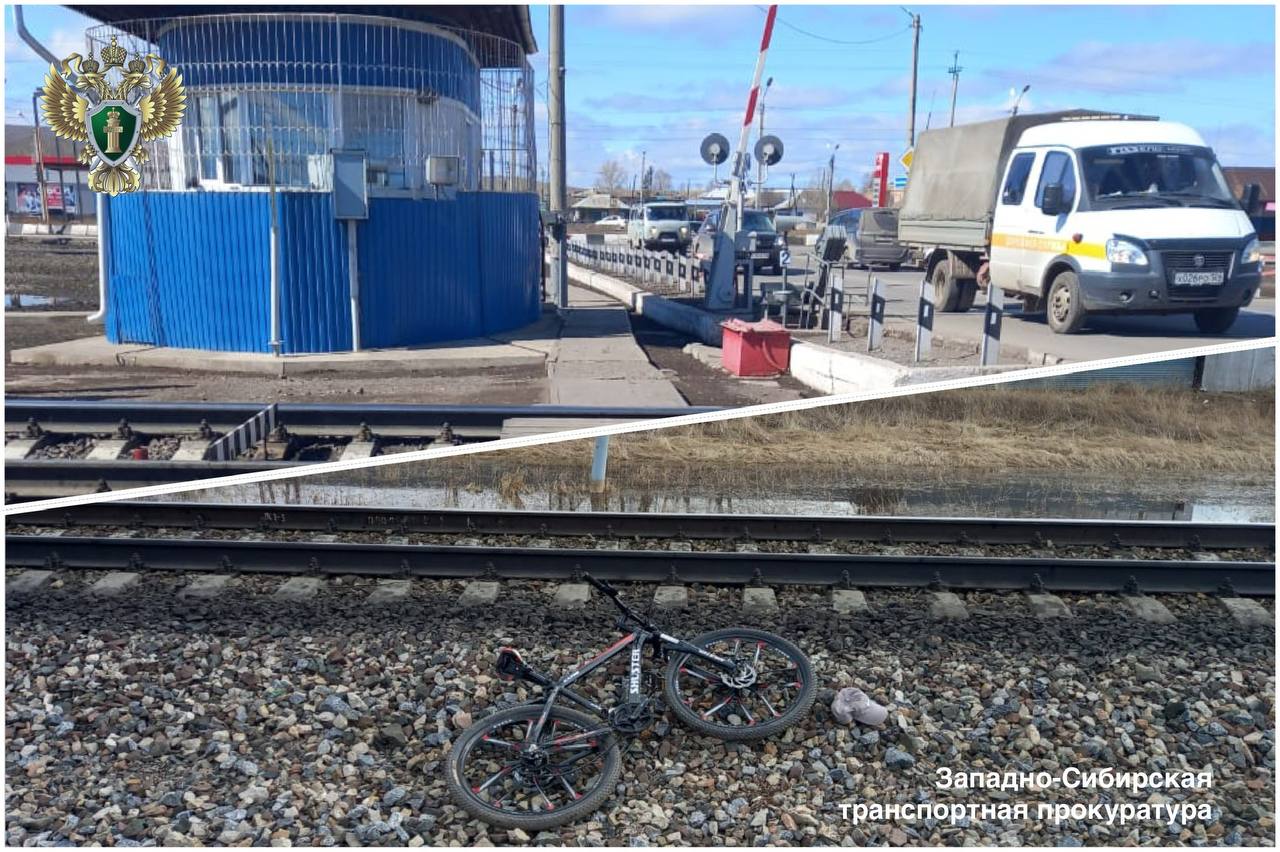 Поезд сбил велосипедиста в наушниках и капюшоне на западе Красноярского края