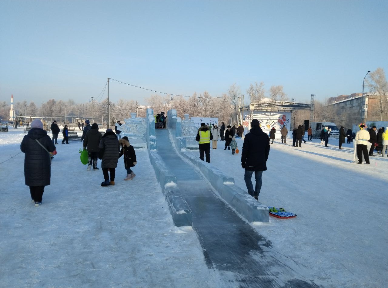 Катание с ледяных горок