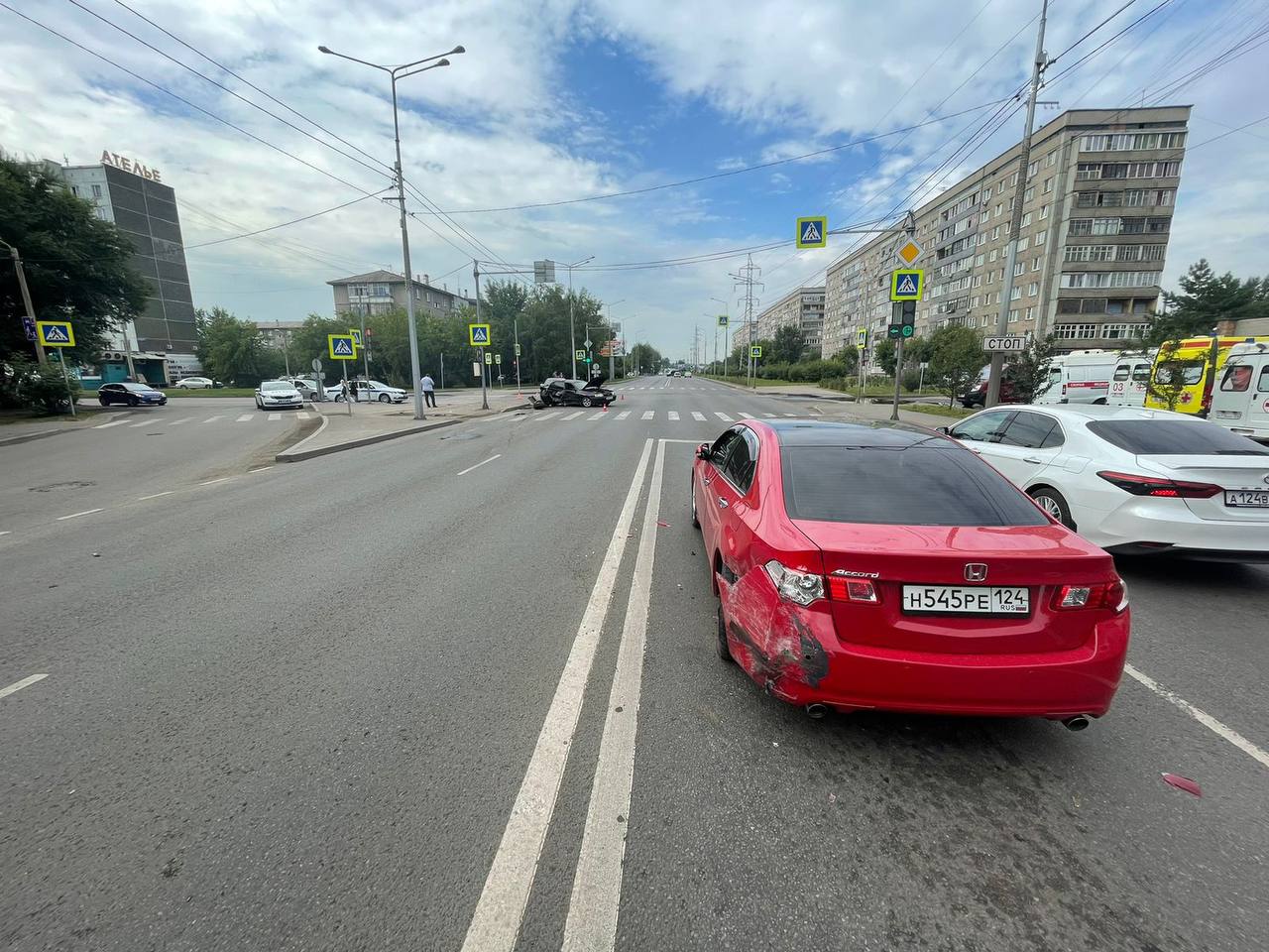 В пьяном ДТП на Павлова в Красноярске пострадала водитель Hyundai Solaris