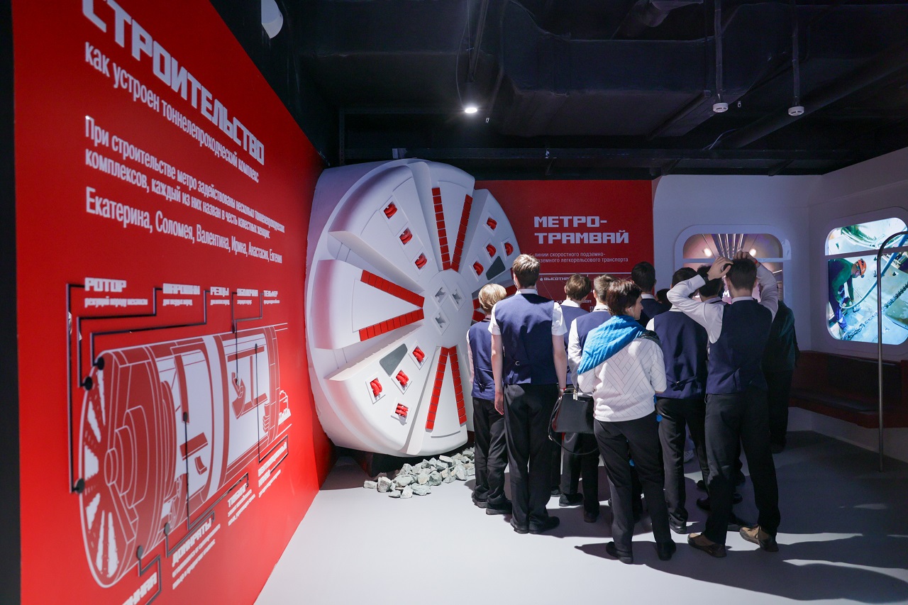 Первые экскурсии по Национальному центру