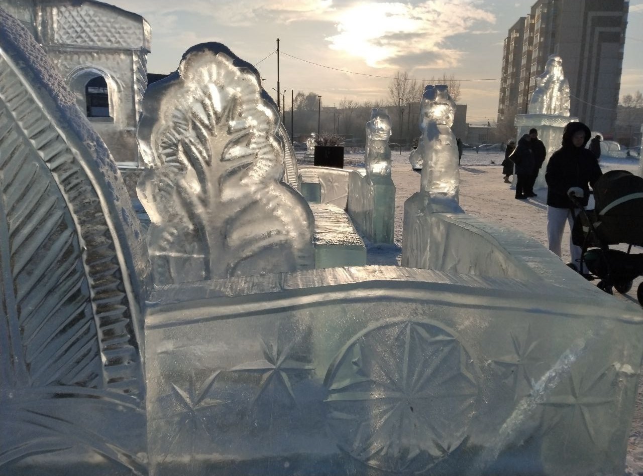 Ледовый городок в сквере Космонавтов