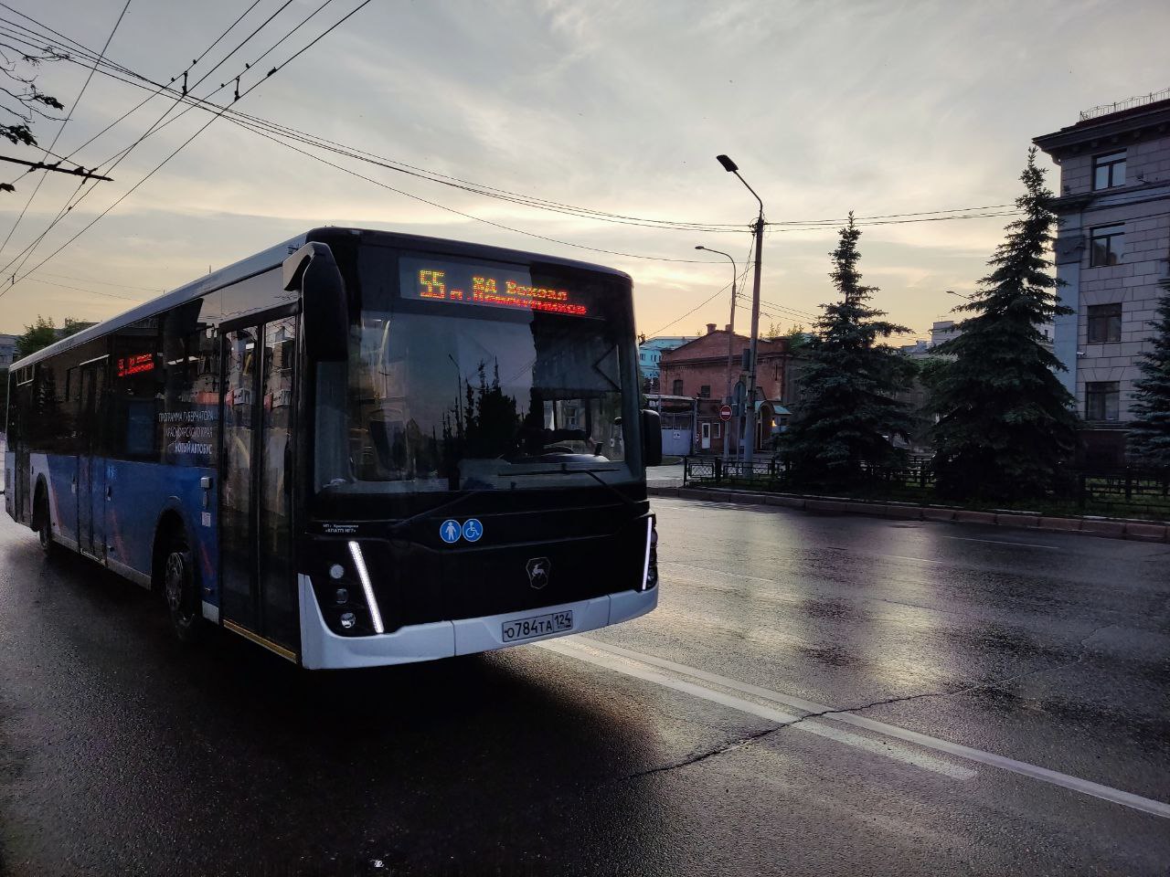 Автобус на улице