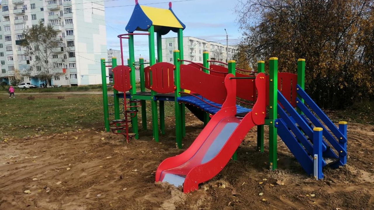 БоГЭС подарила городу детский игровой комплекс